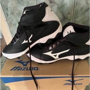 Cleats size 5.5 youth NEW